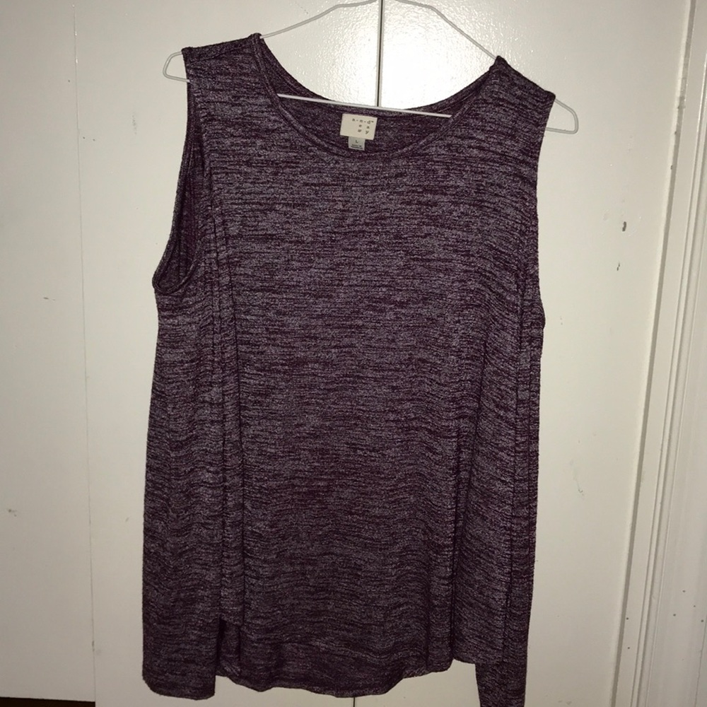 Cold-shoulder long sleeve top